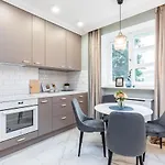 Superapart Wojska Polskiego, Serene Urban Retreat With Skyline Views