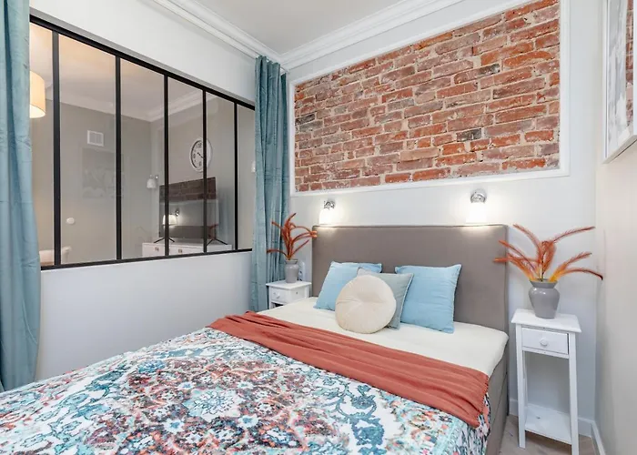 Superapart Wojska Polskiego, Serene Urban Retreat With Skyline Views