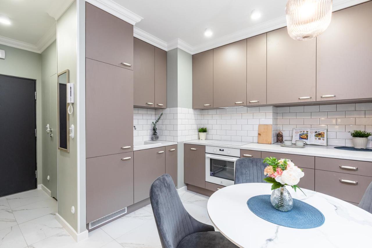 Apartment Superapart Wojska Polskiego, Serene Urban Retreat With Skyline Views Warsaw