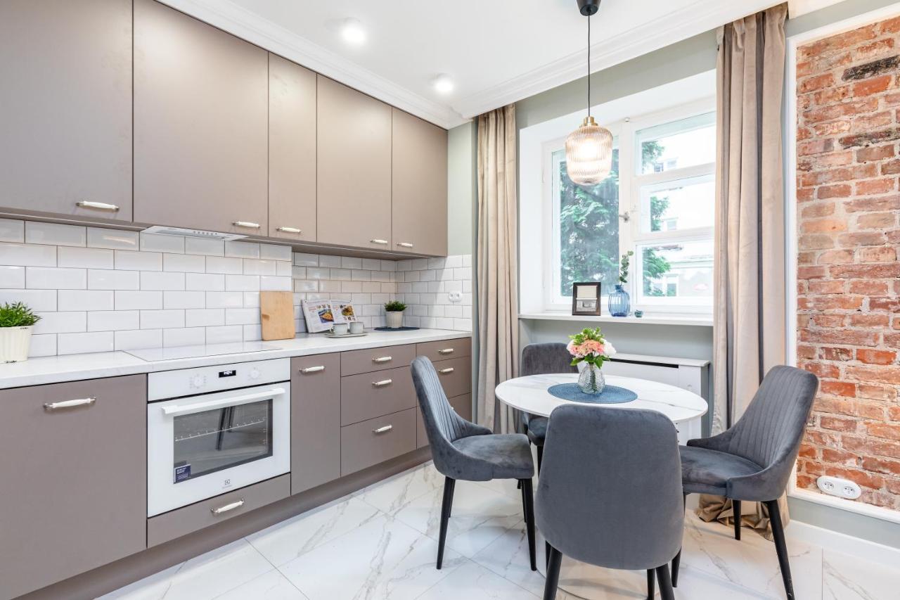 Superapart Wojska Polskiego, Serene Urban Retreat With Skyline Views Apartment