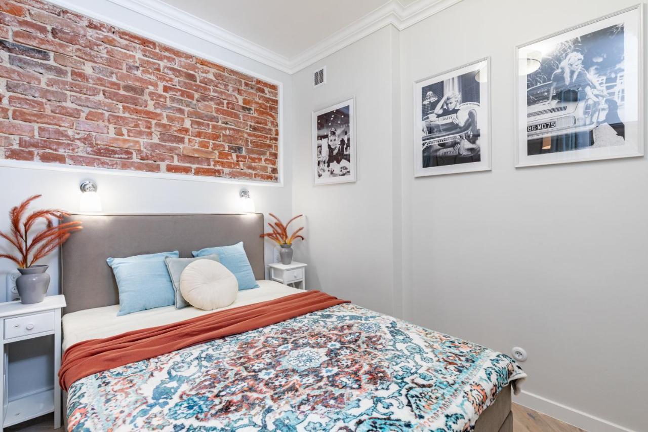 Superapart Wojska Polskiego, Serene Urban Retreat With Skyline Views Warsaw