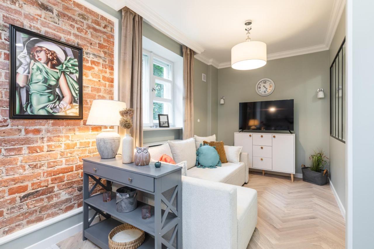 Superapart Wojska Polskiego, Serene Urban Retreat With Skyline Views Appartement
