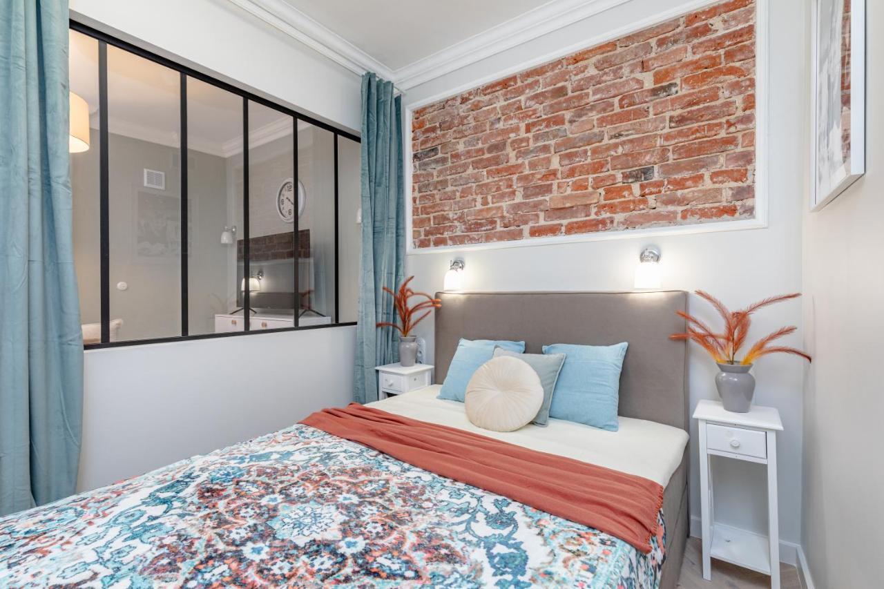 Appartement Superapart Wojska Polskiego, Serene Urban Retreat With Skyline Views
