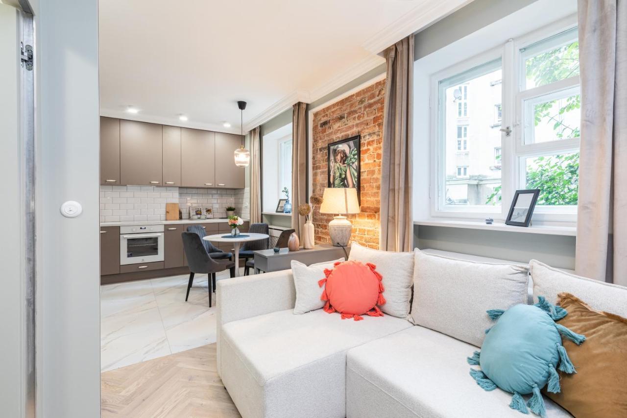 Superapart Wojska Polskiego, Serene Urban Retreat With Skyline Views *